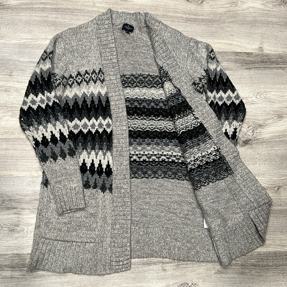 Women's American Eagle Gray Cardigan - Picture 2 of 4